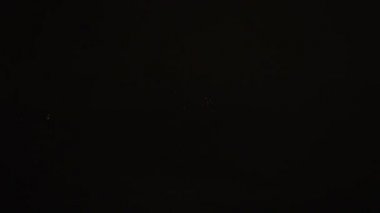 Fireworks arkasında Odaiba Tokyo karanlık gökyüzü, gece