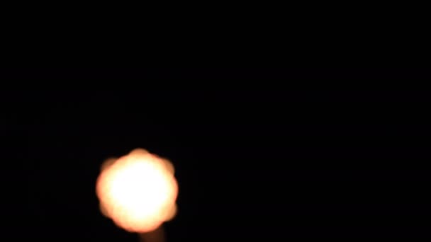 Πυροτεχνήματα bokeh πίσω από το σκοτεινό ουρανό στο Odaiba Tokyo για το βράδυ — Αρχείο Βίντεο
