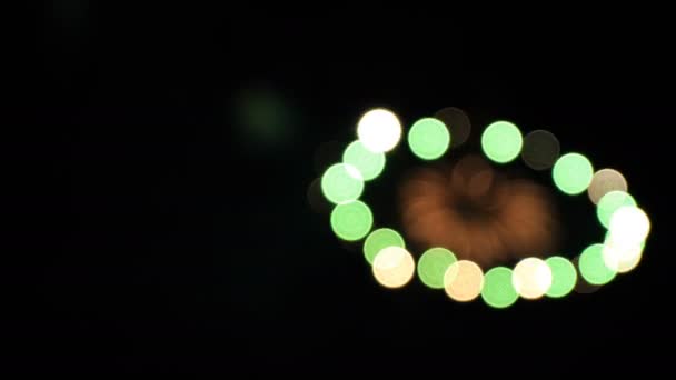 Vuurwerk bokeh achter de donkere nachthemel in Odaiba Tokyo — Stockvideo