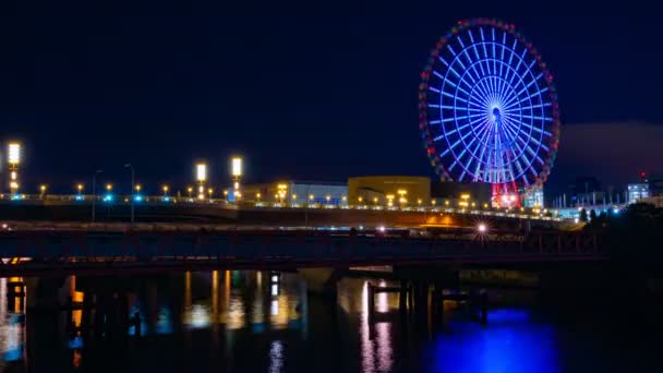 Rueda de la fortuna cerca del río por la noche en Odaiba Tokyo time lapse — Vídeos de Stock