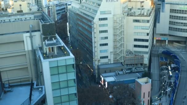 Stadtbild am Bürogebäude im Geschäftsviertel in Shibuya Tokyo Hochwinkel — Stockvideo