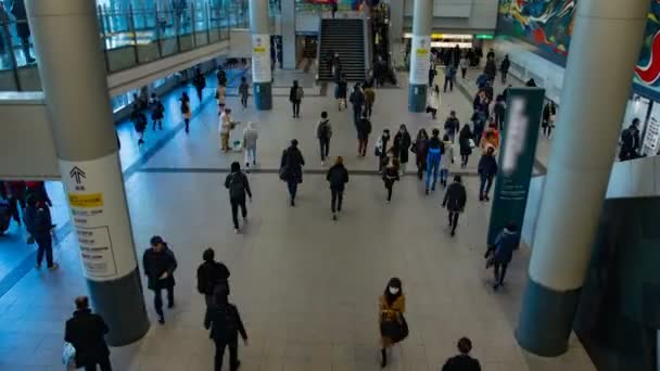 Passeggiando persone alla stazione Shibuya a Tokyo timelapse — Video Stock