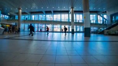 Tokyo Timelapse Shibuya istasyonunda yürüyüş insanlar