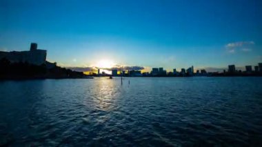 Odaiba Tokyo 'da Tokyo Körfezi bölgesinde Sunset Timelapse geniş çekim
