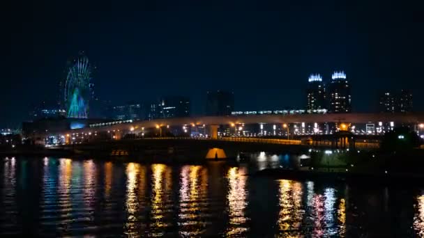 Pariserhjul nära nöjes parken på natten i Odaiba Tokyo time lapse — Stockvideo
