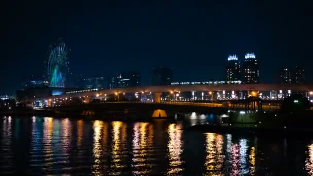 Reuzenrad in de buurt van het pretpark 's nachts in Odaiba Tokyo time lapse — Stockvideo