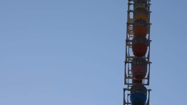 Колесо обозрения в парке развлечений в Одайбе, Токио — стоковое видео