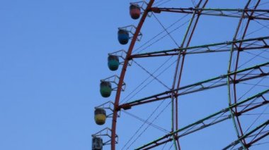 Odaiba Tokyo 'daki eğlence parkında dönme dolabı