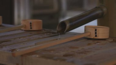 Japon geleneksel tapınağında arıtma çukur