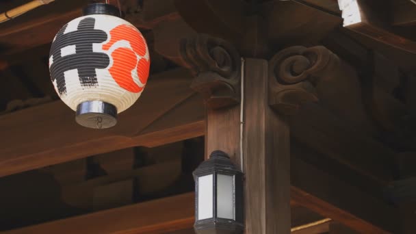 Papieren lantaarn bij Igusa Shrine in Tokio — Stockvideo