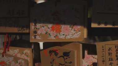 Tokyo 'daki ıgusa tapınağında Votive tabletler