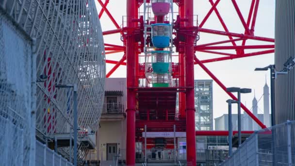 Ferris wheel behind the blue sky in Odaiba Tokyo time lapse middle shot — Stock Video