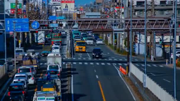 Bergegas mobil di jalan pusat kota di Tokyo siang hari timelapse tembakan tengah — Stok Video