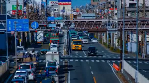 Bergegas mobil di jalan pusat kota di Tokyo siang hari timelapse tembakan tengah — Stok Video