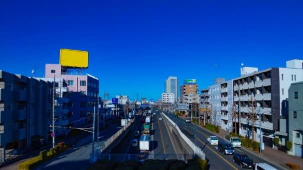 Auto in corsa per la strada del centro di Tokyo di giorno timelapse ampio colpo — Video Stock