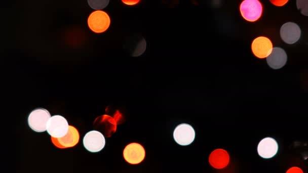 カラフルなカメラボケは夜にデフォーカス — ストック動画