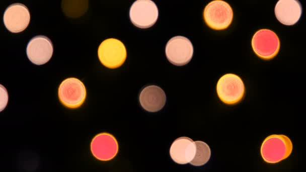 Caméra colorée bokeh defocusecd la nuit — Video