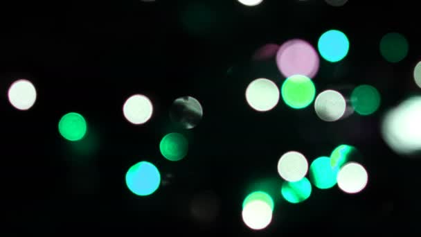 Caméra colorée bokeh defocusecd la nuit — Video