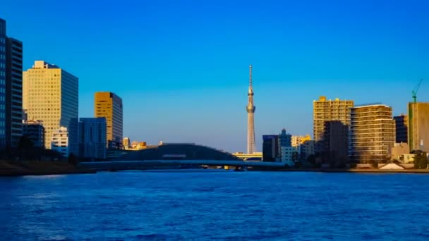 Zonsondergang timelapse dag tot nacht in Sumida River in Tokio — Stockvideo