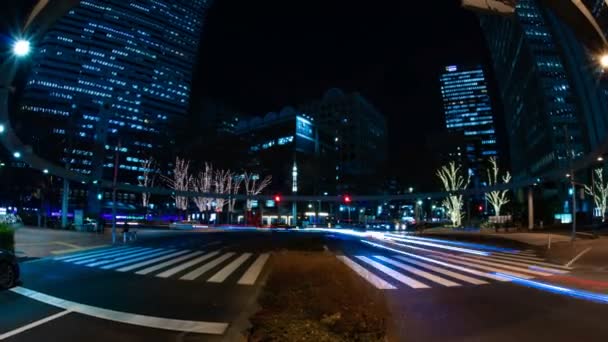 Noc upływa ulica miejska w mieście biznesu w Tokio — Wideo stockowe