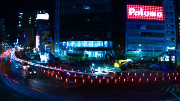Tokyo 'daki iş kasabasında gece vakti şehir caddesi çöküyor. — Stok video
