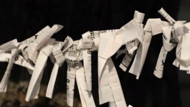 Tokyo'da gündüz Kanda tapınağında Oracles