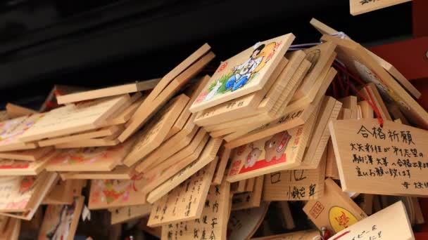 Votivní tablety na svatyni Kanda Myojin v Tokiu — Stock video