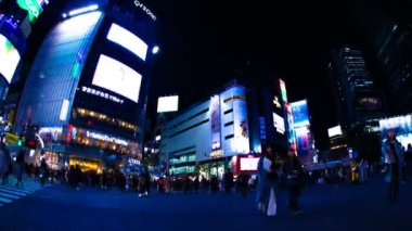 Shibuya Tokyo geniş atış neon kasabasında gece zaman atlamalı geçiş
