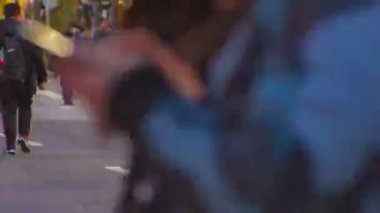 Akihabara Tokyo gündüz elektrik kasabasında şehir caddesibir timelapse