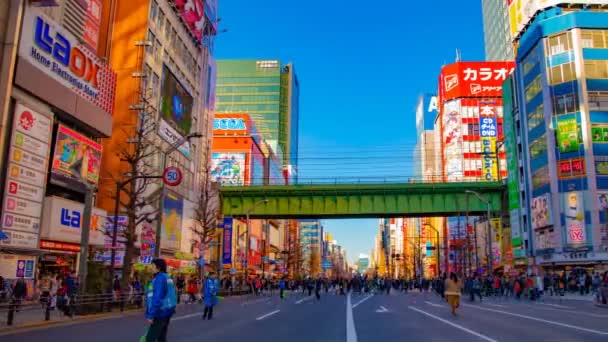 Un timelapse della strada del centro della città elettrica di Akihabara Tokyo in pieno giorno — Video Stock