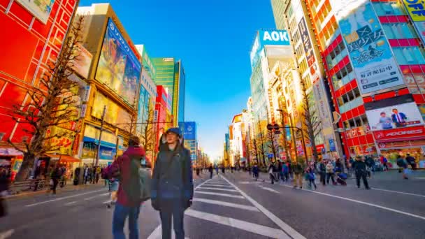 A TimeLapse a belvárosi utcán az elektromos város Akihabara Tokyo nappali széles lövés — Stock videók