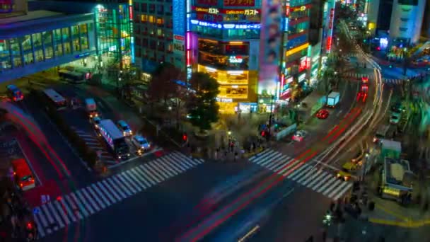 Nacht-Zeitraffer-Kreuzung in der Neon-Stadt in Shibuya Tokyo Hochwinkel-Weitwinkelaufnahme — Stockvideo