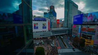 Shibuya Tokyo yüksek açı geniş çekim gündüz ünlü geçiş bir timelapse