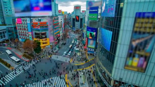 A TimeLapse a híres átkelés Shibuya Tokió magas szög széles shot nappali — Stock videók