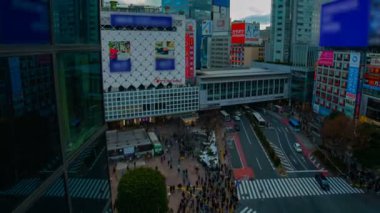 Shibuya Tokyo yüksek açı geniş çekim gündüz ünlü geçiş bir timelapse
