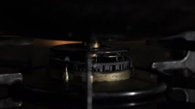 Mutfakta wok altında ısı Ateşleme