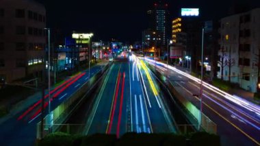 Tokyo şehir merkezinde sokak bir timelapse gece uzun pozlama geniş çekim