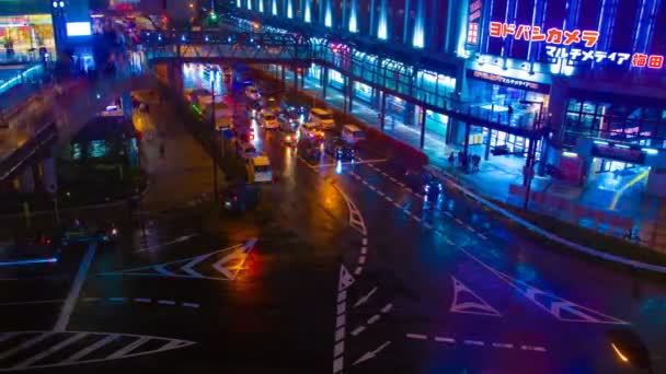 大阪市中心的街道在夜间的一个很高的角度经过 — 图库视频影像