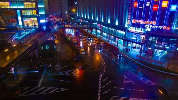 大阪市中心的街道在夜间的一个很高的角度经过 — 图库视频影像