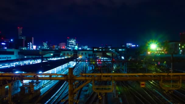 Een timelapse van de trein bij Ueno station 's nachts Wide shot — Stockvideo