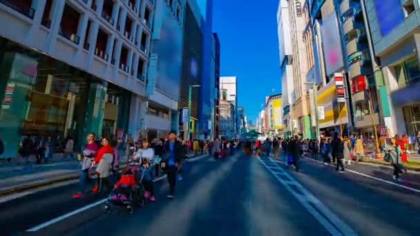 Timelapse miejskiej ulicy w śródmieściu w Ginza Tokio dzienny szeroki strzał — Wideo stockowe