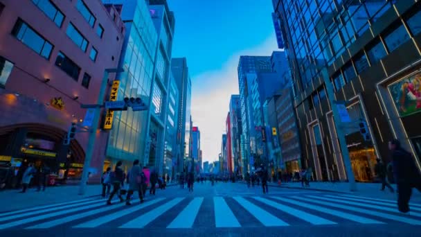Ένα timelapse του δρόμου της πόλης στο κέντρο της πόλης στην Γκίνζα Τόκιο ημέρα ευρύ πλάνο — Αρχείο Βίντεο