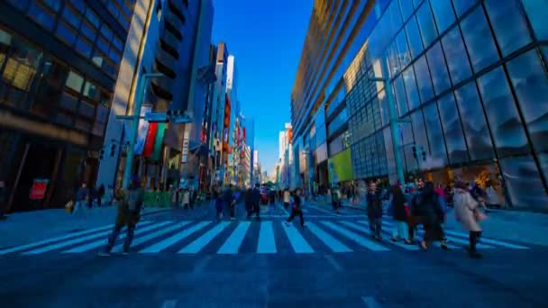 Timelapse miejskiej ulicy w śródmieściu w Ginza Tokio dzienny szeroki strzał — Wideo stockowe