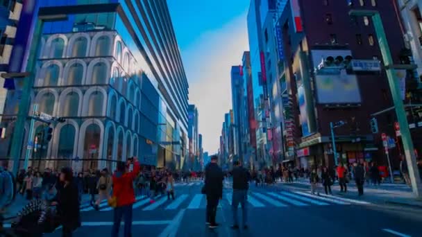 Ένα timelapse του δρόμου της πόλης στο κέντρο της πόλης στην Γκίνζα Τόκιο ημέρα ευρύ πλάνο — Αρχείο Βίντεο