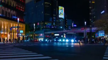 Ginza Tokyo şehir merkezinde sokak bir timelapse gece uzun pozlama geniş çekim