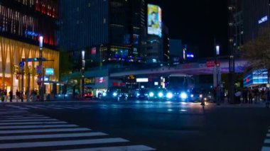 Ginza Tokyo şehir merkezinde sokak bir timelapse gece uzun pozlama geniş çekim