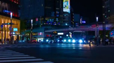 Ginza Tokyo şehir merkezinde sokak bir timelapse gece uzun pozlama geniş çekim