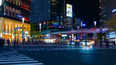 Ginza Tokyo şehir merkezinde sokak bir timelapse gece uzun pozlama geniş çekim
