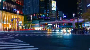 Ginza Tokyo şehir merkezinde sokak bir timelapse gece uzun pozlama geniş çekim