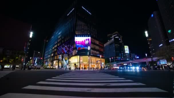 Ginza Tokyo şehir merkezinde sokak bir timelapse gece uzun pozlama geniş çekim — Stok video